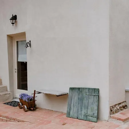 Lindhouse - A * Govone